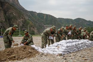 勇士VS独行侠述评：防守致胜！天罗地网消耗77 众志成城拯救水花